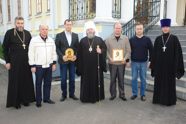 Архиерейское-Богослужение-260915-1-Сергий-Чукавин-Анатолий-Наумов-Александр-Ессен-Митрополит-Викторин-Сергей-Смоляков-Вячеслав-Остроумов