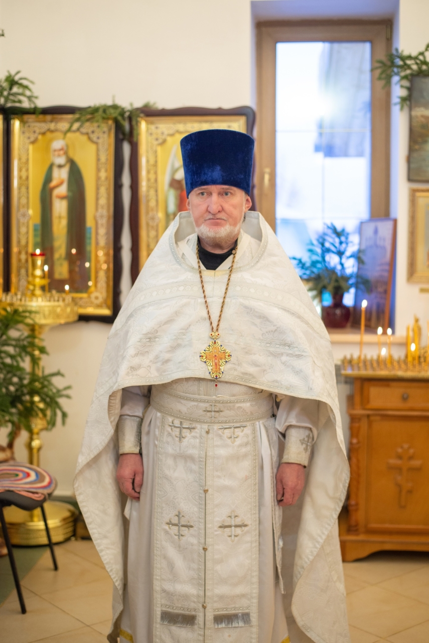 В Неделю по Рождестве Христовом епископ Павел совершил Литургию в  Свято-Троицком храме села Бураново | 08.01.2023 | Сарапул - БезФормата