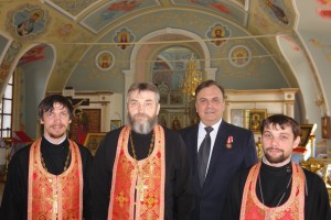 Народная акция 71 место Победы. Сарапул 060516 Покровский собор (45)