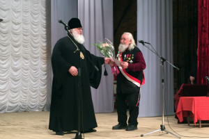 episkop-antonij-i-protodiakon-mixail-atamanov