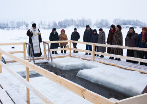 osvyashhenie-iordani-na-kame-v-yuzhnom-portu-g-sarapula